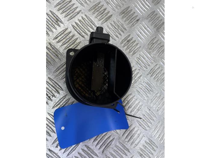 Air mass meter from a Volkswagen Polo V (6R) 1.2 TDI 12V BlueMotion 2011