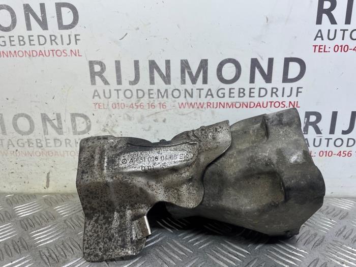 Used Engine mount Mercedes Sprinter 3t (906.61) 210 CDI 16V Price on request offered by Autodemontage Rijnmond BV