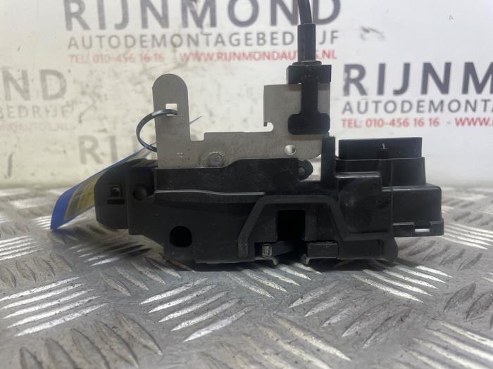 Front door lock mechanism 4-door, right Volvo V40 2.0 D2 16V - 31440392