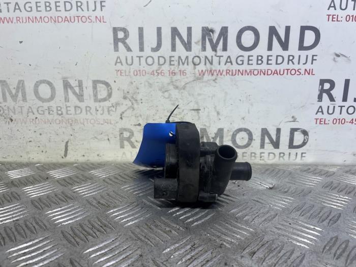 Begagnade Extra vattenpump Mercedes C Estate AMG (S205) C-63 S,Edition 1 AMG 4.0 V8 Biturbo Pris € 20,00 Marginaltabell erbjuds av Autodemontage Rijnmond BV