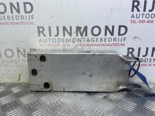 Używane Wspornik zderzaka lewy przód Mercedes C Estate AMG (S205) C-63 S,Edition 1 AMG 4.0 V8 Biturbo Cena € 60,00 Procedura marży oferowane przez Autodemontage Rijnmond BV