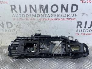 Używane Uchwyt drzwi lewych przednich wersja 4-drzwiowa Mercedes C Estate AMG (S205) C-63 S,Edition 1 AMG 4.0 V8 Biturbo Cena € 30,00 Procedura marży oferowane przez Autodemontage Rijnmond BV