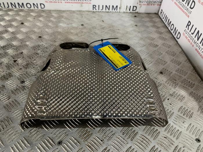 Pantalla térmica escape de un Mercedes-AMG C Estate AMG (S205) C-63 S,Edition 1 AMG 4.0 V8 Biturbo 2016