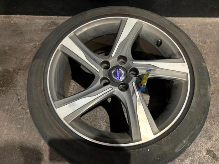 Begagnade Hjul + däck Volvo V40 (MV) 1.6 D2 Pris € 150,00 Marginaltabell erbjuds av Autodemontage Rijnmond BV