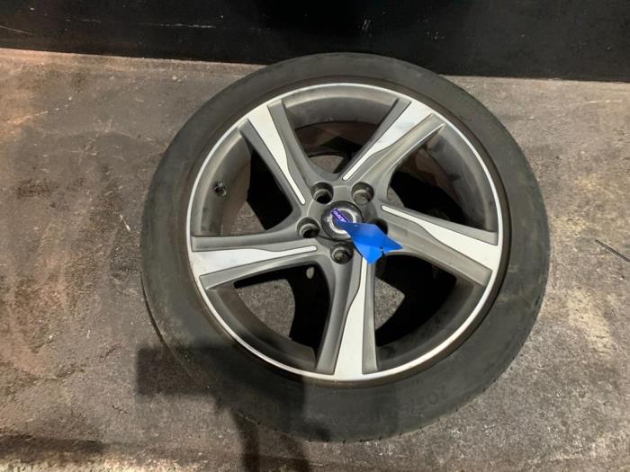 Begagnade Hjul + däck Volvo V40 (MV) 1.6 D2 Pris € 150,00 Marginaltabell erbjuds av Autodemontage Rijnmond BV