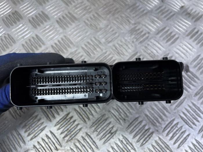 Ignition lock + computer from a Volkswagen Polo VI (AW1) 1.0 MPI 12V 2022