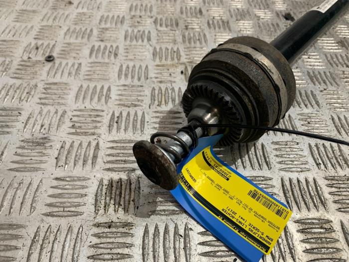 Drive shaft, rear left from a BMW 5 serie (G30) 530d xDrive 3.0 TwinPower Turbo 24V 2017