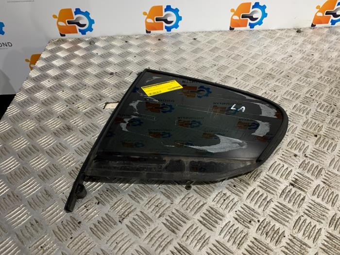Usados Ventanilla triangular izquierda detrás BMW 5 serie (G30) 530d xDrive 3.0 TwinPower Turbo 24V Precio € 50,00 Norma de margen ofrecido por Autodemontage Rijnmond BV
