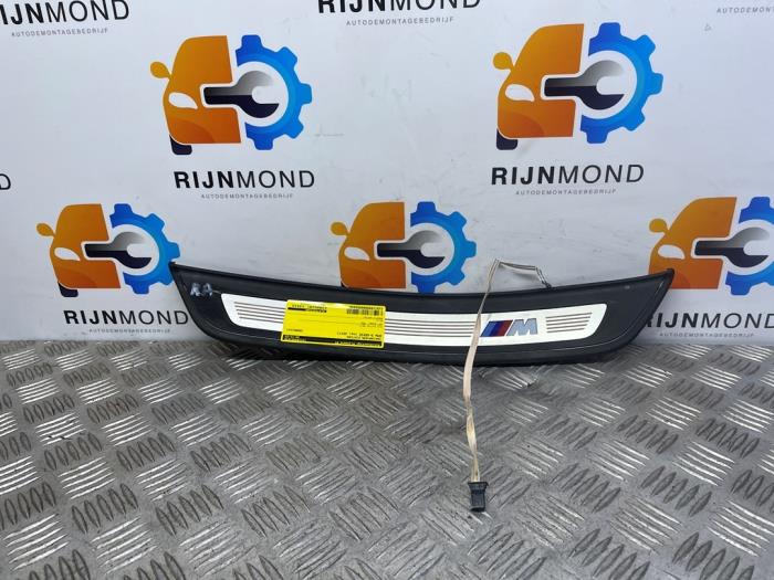 Gebrauchte Einstiegbeleuchtung BMW 5 serie (G30) 530d xDrive 3.0 TwinPower Turbo 24V Preis € 70,00 Margenregelung angeboten von Autodemontage Rijnmond BV