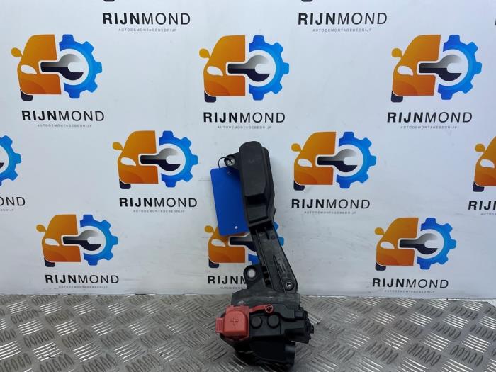 Gebrauchte Stromverteiler BMW 5 serie (G30) 530d xDrive 3.0 TwinPower Turbo 24V Preis € 40,00 Margenregelung angeboten von Autodemontage Rijnmond BV