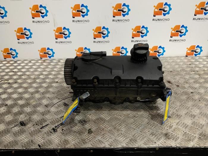 Używane Glowica cylindra Volkswagen Caddy III (2KA,2KH,2CA,2CH) 2.0 SDI Cena € 200,00 Procedura marży oferowane przez Autodemontage Rijnmond BV