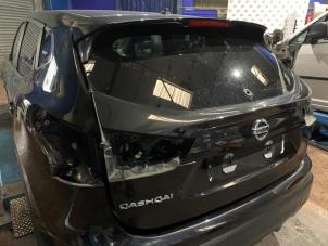 Usados Portón trasero Nissan Qashqai (J11) 1.2 DIG-T 16V Precio € 423,50 IVA incluido ofrecido por Autodemontage Rijnmond BV