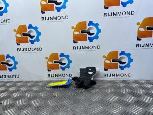 Used Tailgate lock mechanism Nissan Qashqai (J11) 1.2 DIG-T 16V Price € 60,50 Inclusive VAT offered by Autodemontage Rijnmond BV