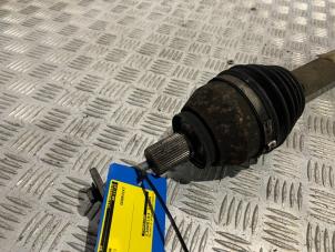 Used Front drive shaft, right Ford Mondeo IV 2.0 16V Price on request offered by Autodemontage Rijnmond BV