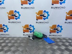 Usagé Moteur de verrouillage clapet réservoir Hyundai i30 (GDHB5) 1.6 GDI Blue 16V Prix sur demande proposé par Autodemontage Rijnmond BV