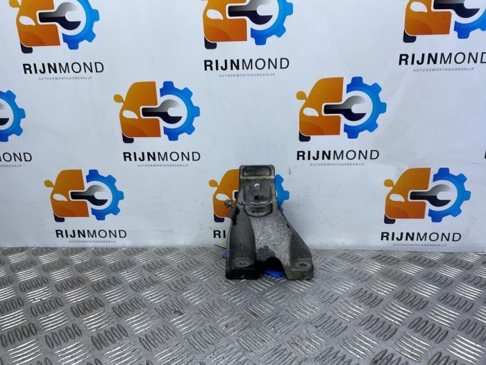 Used Engine mount Jaguar XE 2.0d 180 16V Price € 60,50 Inclusive VAT offered by Autodemontage Rijnmond BV