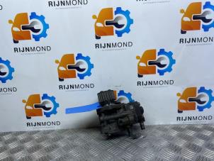 Used Diesel pump Volvo V40 (MV) 2.0 D2 16V Price € 544,50 Inclusive VAT offered by Autodemontage Rijnmond BV