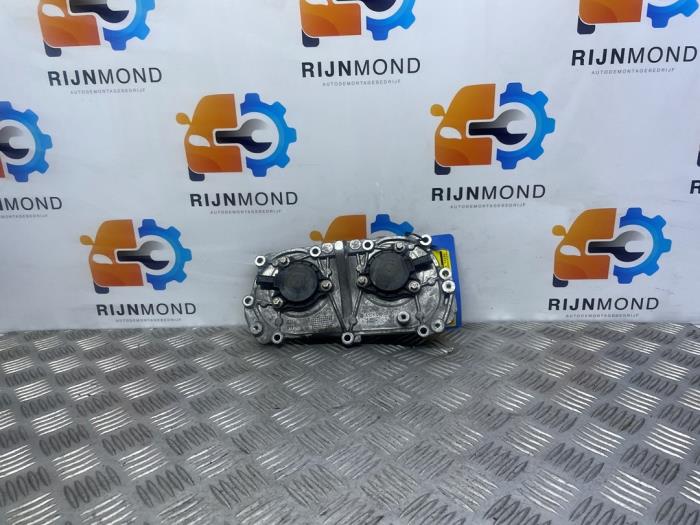 Usagé Couvercle de distribution Mercedes C (W205) C-200 2.0 CGI 16V Prix sur demande proposé par Autodemontage Rijnmond BV