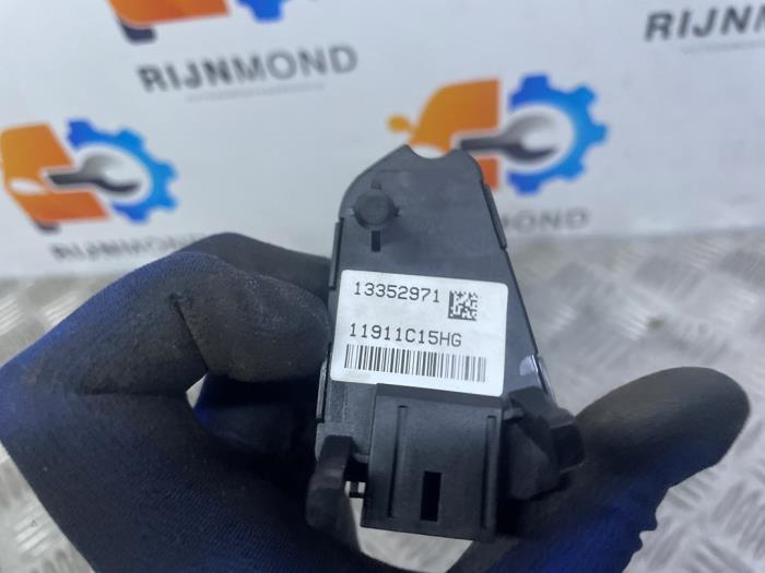 Cruise control switch from a Vauxhall Insignia Mk.I 2.0 CDTI 16V 2011
