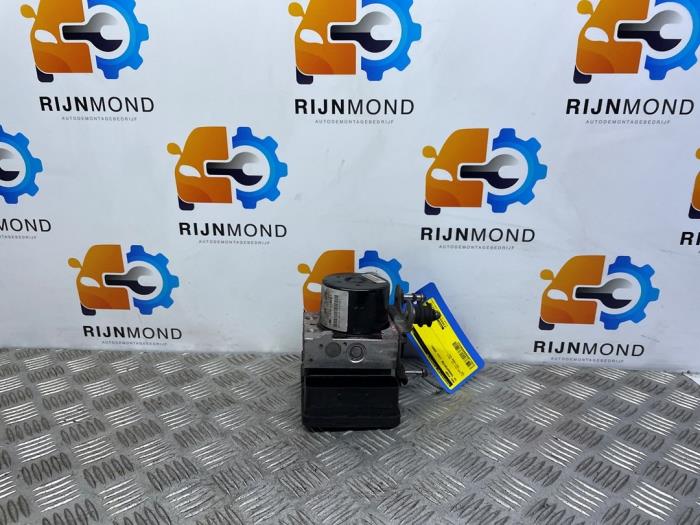 Begagnade ABS-pump Volkswagen Transporter T5 2.5 TDi PF Pris € 750,00 Marginaltabell erbjuds av Autodemontage Rijnmond BV