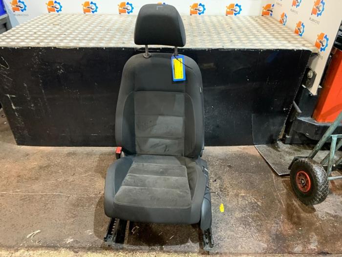 Begagnade Säte, vänster Volkswagen Golf VI (5K1) 1.4 TSI 122 16V Pris € 100,00 Marginaltabell erbjuds av Autodemontage Rijnmond BV