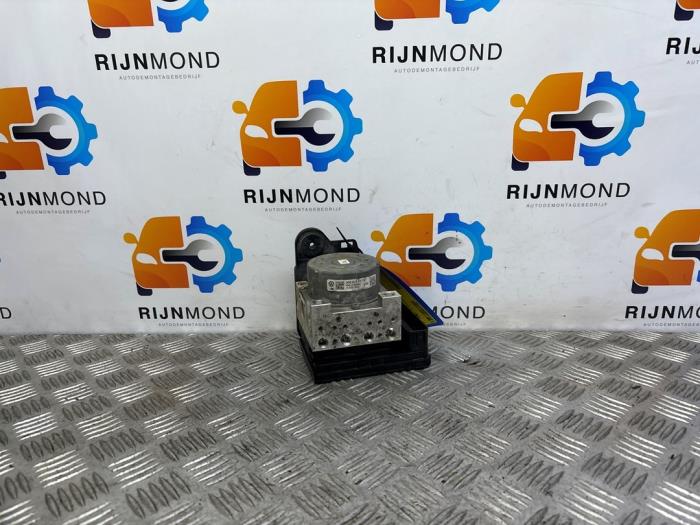 Begagnade ABS-pump Volkswagen Golf VII (AUA) 1.2 TSI 16V Pris € 181,50 Inklusive moms erbjuds av Autodemontage Rijnmond BV