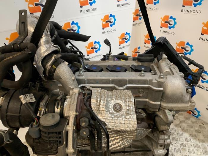 Engine from a Kia Sportage (QL) 1.6 T-GDI 16V 4x2 2021