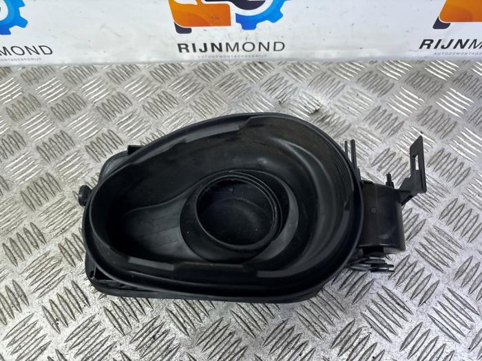 Tank cap cover from a BMW 3 serie (F30) 340i 3.0 TwinPower Turbo 24V 2018