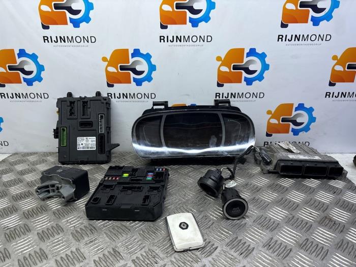 Used Ignition lock + computer Renault Kadjar (RFEH) 1.2 Energy TCE 130 Price on request offered by Autodemontage Rijnmond BV