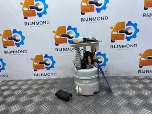 Używane Elektryczna pompa paliwa Nissan Micra (K12) 1.2 16V Cena € 30,00 Procedura marży oferowane przez Autodemontage Rijnmond BV