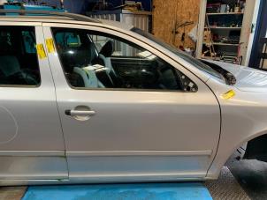 Usagé Portière 4portes avant droite Skoda Octavia Combi (1Z5) 2.0 Turbo FSI 16V RS Prix € 175,00 Règlement à la marge proposé par Autodemontage Rijnmond BV