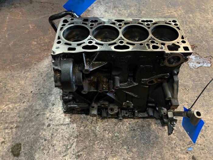 Engine crankcase from a Volkswagen Golf VII (AUA) 1.6 TDI 16V 2015