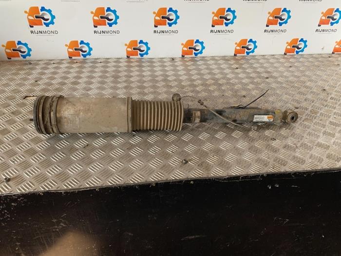 Rear shock absorber, left from a Mercedes-Benz S (W220) 3.2 S-320 CDI 2004