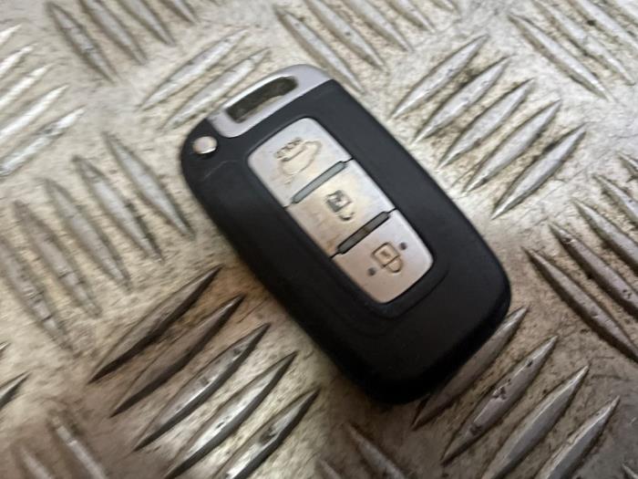Ignition lock + computer from a Kia Rio III (UB) 1.1 CRDi VGT 12V 2012