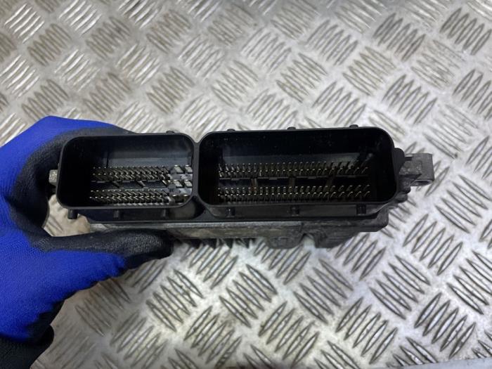 Ignition lock + computer from a Kia Rio III (UB) 1.1 CRDi VGT 12V 2012