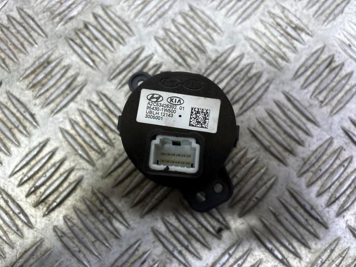 Ignition lock + computer from a Kia Rio III (UB) 1.1 CRDi VGT 12V 2012