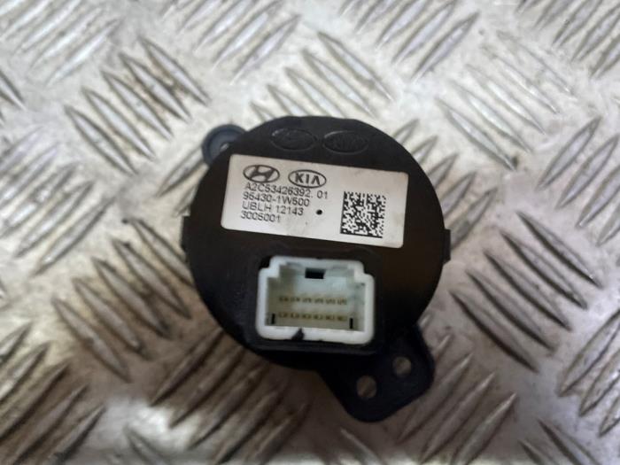 Ignition lock + computer from a Kia Rio III (UB) 1.1 CRDi VGT 12V 2012