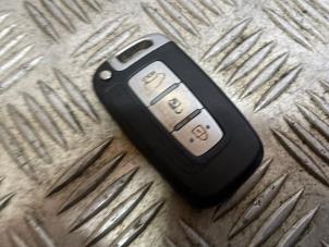 Ignition lock + computer from a Kia Rio III (UB) 1.1 CRDi VGT 12V 2012