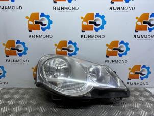 Used Headlight, right Volkswagen Polo IV (9N1/2/3) 1.2 Price € 50,00 Margin scheme offered by Autodemontage Rijnmond BV