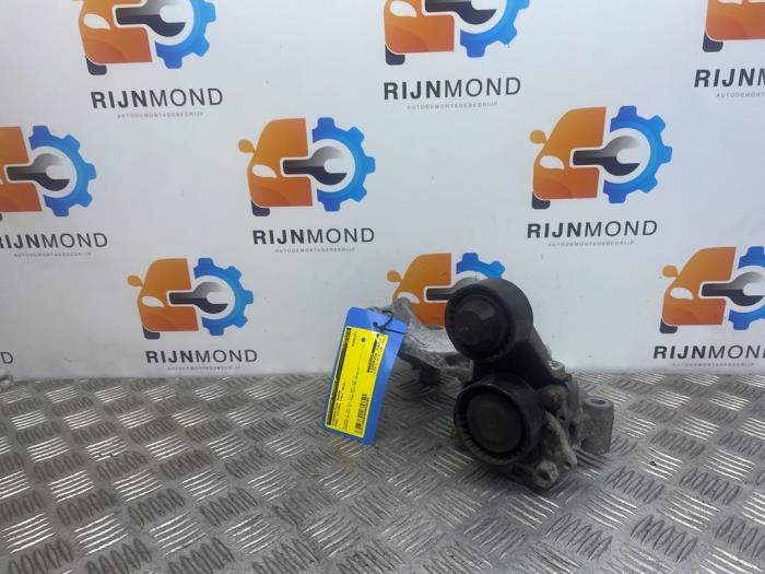 Usagé Support dynamo bas Opel Vivaro 1.6 CDTI BiTurbo 120 Prix sur demande proposé par Autodemontage Rijnmond BV