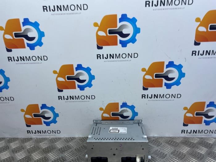 Usagé Système navigation Ford Focus 3 1.0 Ti-VCT EcoBoost 12V 100 Prix € 150,00 Règlement à la marge proposé par Autodemontage Rijnmond BV