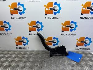 Used Accelerator pedal Hyundai i20 1.6 CRDi 16V VGT Price on request offered by Autodemontage Rijnmond BV