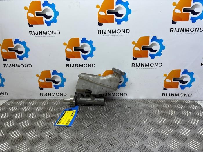 Used Master cylinder Hyundai i20 1.6 CRDi 16V VGT Price on request offered by Autodemontage Rijnmond BV
