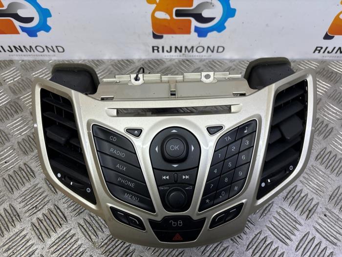 Panel de control de radio de un Ford Fiesta 6 (JA8) 1.4 16V 2009