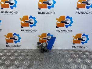 Used Mechanical fuel pump Mercedes A (W176) 1.6 A-180 16V Price on request offered by Autodemontage Rijnmond BV