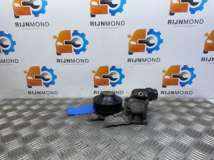 Begagnade Vattenpump BMW 5 serie (F10) 530d 24V Pris på förfrågan erbjuds av Autodemontage Rijnmond BV