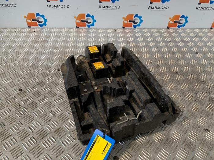 Gebrauchte Wagenheber- Set Renault Master III (MA/MB/MC/MD/MH/MF/MG/MH) 2.3 dCi 16V Preis € 75,00 Margenregelung angeboten von Autodemontage Rijnmond BV
