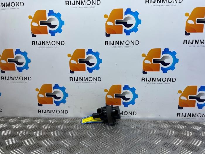 Begagnade Extra vattenpump Audi A3 Sportback (8PA) 1.2 TFSI Pris på förfrågan erbjuds av Autodemontage Rijnmond BV