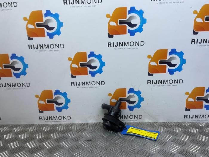 Begagnade Extra vattenpump Audi A1 (8X1/8XK) 1.4 TFSI 16V 122 Pris på förfrågan erbjuds av Autodemontage Rijnmond BV