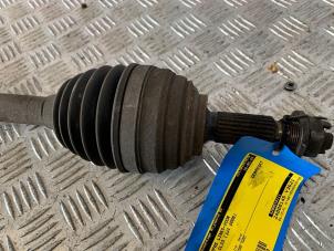 Used Front drive shaft, left Renault Clio III (BR/CR) 1.4 16V Price on request offered by Autodemontage Rijnmond BV